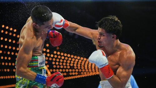 Puerto Rico's Xander Zayas, right, punches Mexico's Jorge Garcia during the sixth round of a middleweight championship boxing match Saturday, July 26, 2025, in New York. (AP Photo/Frank Franklin II)